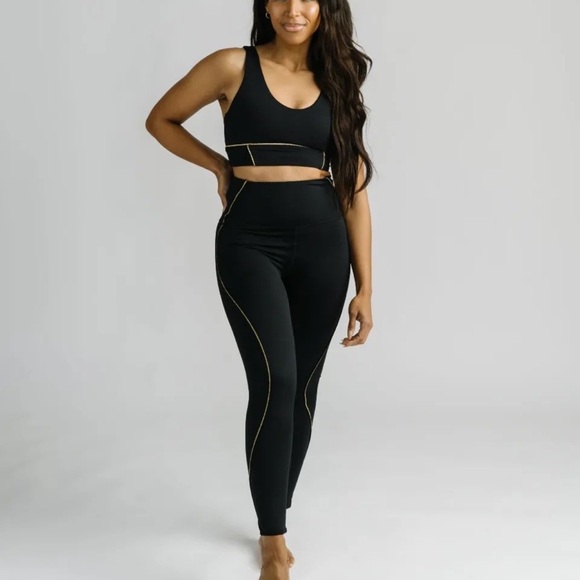 Zyia Set - Black Gilded Light n Tight Set (Bra (large) and Leggings (6-8)) - Picture 3 of 11